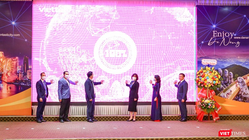 Chiều ngày 5/1, đại diện UBND TP Đà Nẵng, Sở Du lịch TP và VietTel chính thức ra mắt Sàn thương mại du lịch điện tử kết hợp triển lãm ảo du lịch Đà Nẵng Chiều ngày 5/1, đại diện UBND TP Đà Nẵng, Sở Du lịch TP và VietTel chính thức ra mắt Sàn thương mại du lịch điện tử kết hợp triển lãm ảo du lịch Đà Nẵng