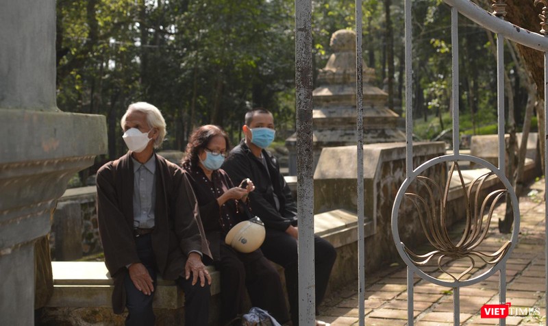 Một nhóm phật tử có mặt tại Tổ đình Từ Hiếu từ rất sớm Một nhóm phật tử có mặt tại Tổ đình Từ Hiếu từ rất sớm