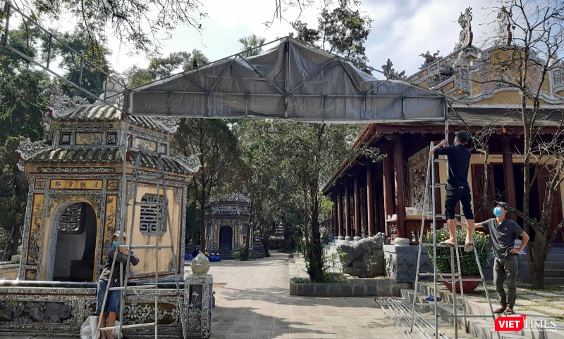 Tăng ni, phật tử chuẩn bị cho tang lễ của Thiền sư Nhất Hạnh Tăng ni, phật tử chuẩn bị cho tang lễ của Thiền sư Nhất Hạnh