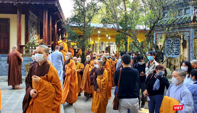 Quang cảnh Tổ đình Tử Hiếu trước giờ hành lễ nhập kim quan Thiền sư Nhất Hạnh