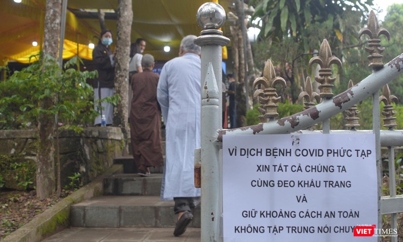 Lễ viếng tuân thủ quy định phòng dịch COVID-19