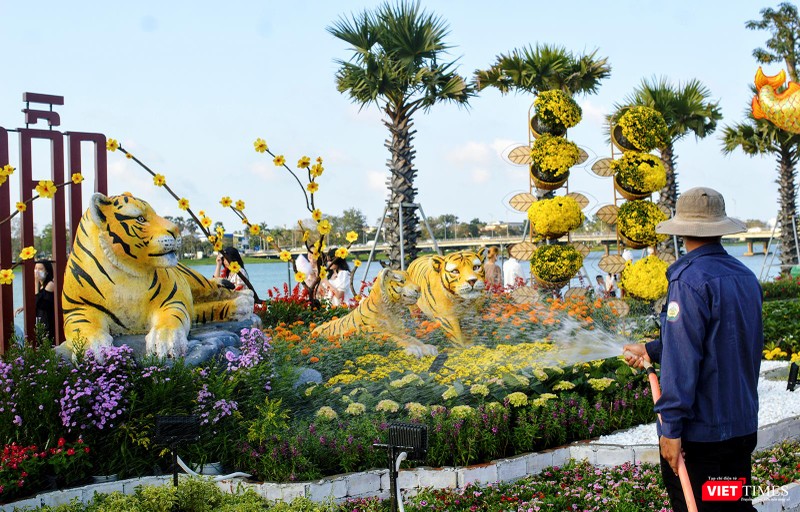 Các tiểu cảnh luôn được công nhân công viên cây xanh chăm sóc