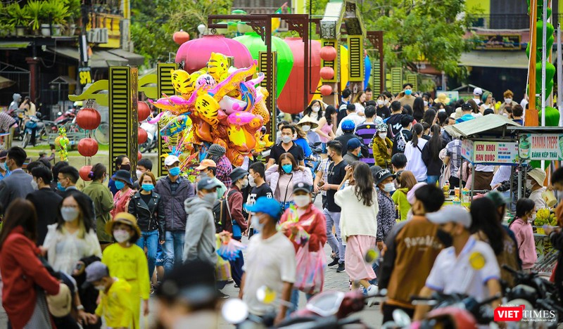 Phố cổ Hội An chật ken du khách