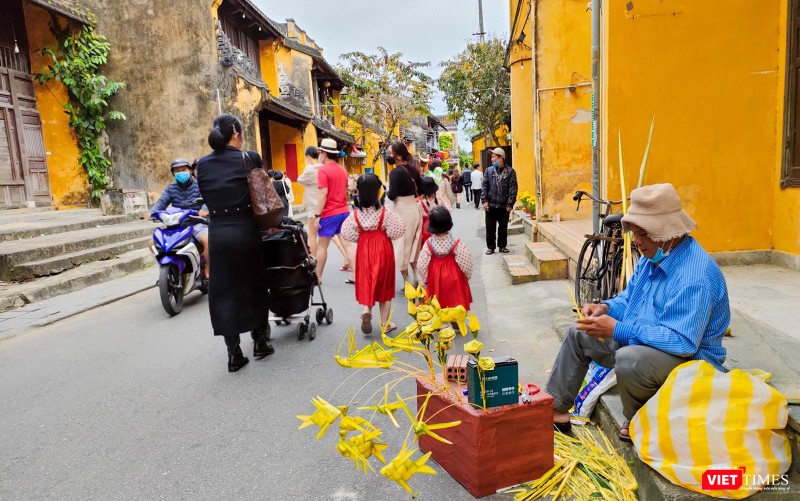 Trò chơi truyền thống bằng lá dừa