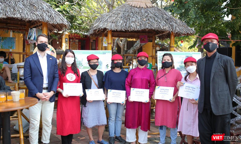 Trao tặng chứng nhận Đại sứ văn hoá đọc cho các cá nhân