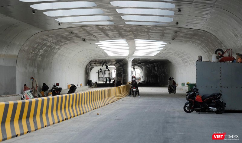 Bên trong hầm chui Bên trong hầm chui