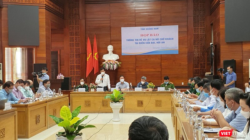 Quang cảnh buổi họp báo thông tin về vụ lật ca nô chở khách tại biển Cửa Đại (TP Hội An) diễn ra chiều ngày 1/3, do UBND tỉnh Quảng Nam tổ chức Quang cảnh buổi họp báo thông tin về vụ lật ca nô chở khách tại biển Cửa Đại (TP Hội An) diễn ra chiều ngày 1/3, do UBND tỉnh Quảng Nam tổ chức