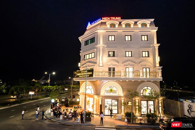 Đêm nhạc acoustic bên bờ biển lộng gió trong tuần lễ khai trương mang đến không khí tấp nập, rộn ràng cho thành phố biển đang đón những lượt du khách đầu tiên của năm 2022. Đêm nhạc acoustic bên bờ biển lộng gió trong tuần lễ khai trương mang đến không khí tấp nập, rộn ràng cho thành phố biển đang đón những lượt du khách đầu tiên của năm 2022.