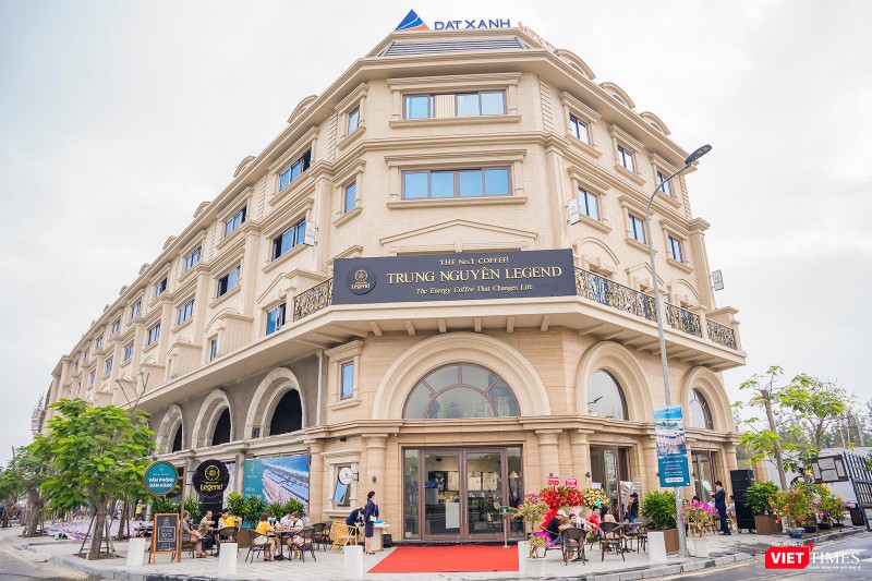 Regal Maison Phu Yen tọa lạc giữa trung tâm TP Tuy Hoà, trên đại lộ Hùng Vương nhìn ra bờ biển. Regal Maison Phu Yen tọa lạc giữa trung tâm TP Tuy Hoà, trên đại lộ Hùng Vương nhìn ra bờ biển.