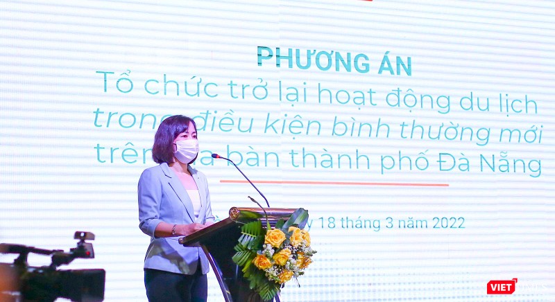 Bà Trương Thị Hồng Hạnh - Giám đốc Sở Du lịch Đà Nẵng - phát biểu tại buổi công bố phương án tổ chức trở lại hoạt động du lịch Đà Nẵng Bà Trương Thị Hồng Hạnh - Giám đốc Sở Du lịch Đà Nẵng - phát biểu tại buổi công bố phương án tổ chức trở lại hoạt động du lịch Đà Nẵng