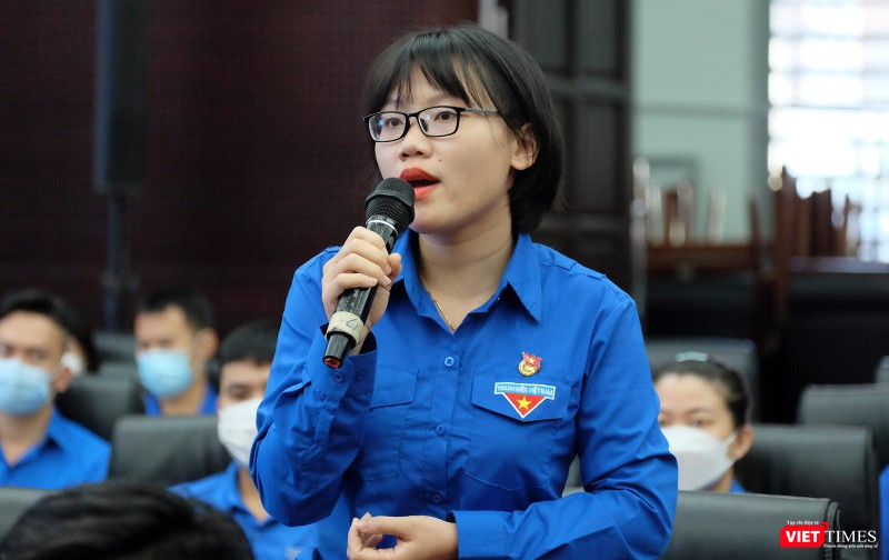 Đại diện Đoàn viên thanh niên phát biểu tại buổi "Đối thoại Tháng 3" diễn ra ngày 26/3 Đại diện Đoàn viên thanh niên phát biểu tại buổi "Đối thoại Tháng 3" diễn ra ngày 26/3