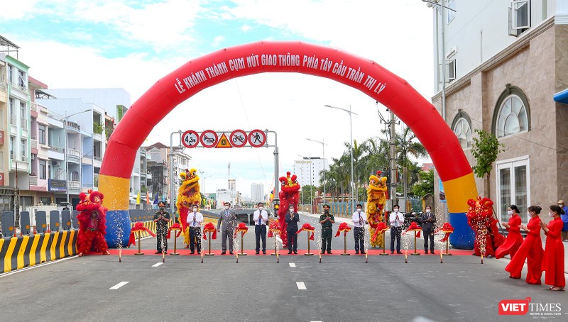 Đại diện Thành uỷ, HĐND, UBND TP Đà Nẵng cắt băng khánh thành hầm chui tại dự án Cải tạo cụm nút giao thông phía Tây cầu Trần Thị Lý