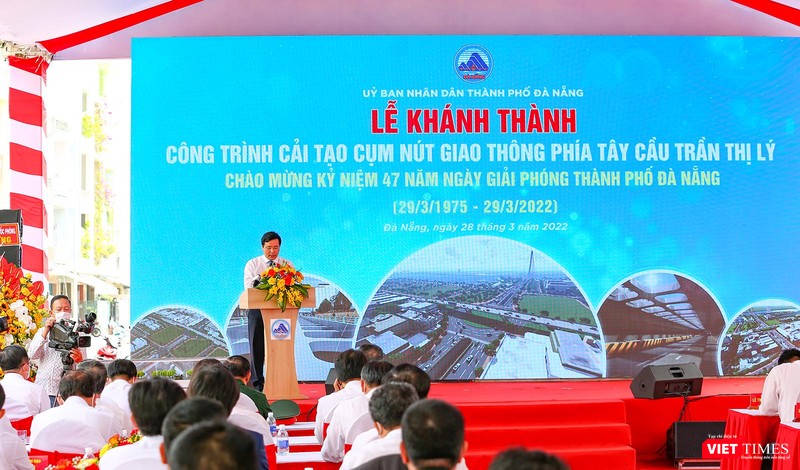 Đại diện Ban quản lý dự án Công trình GTCC TP Đà Nẵng thông tin về dự án tại sự kiện khánh thành dự án Cải tạo cụm nút giao thông phía Tây cầu Trần Thị Lý