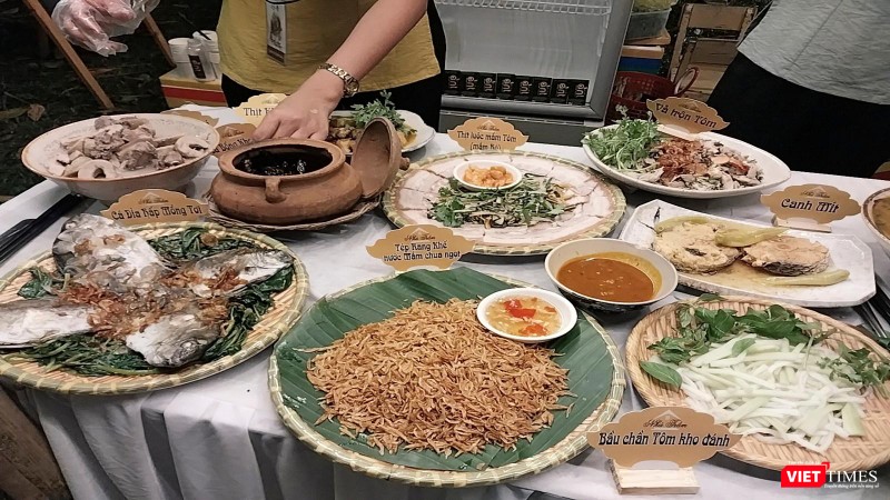 Mâm cơm người Huế