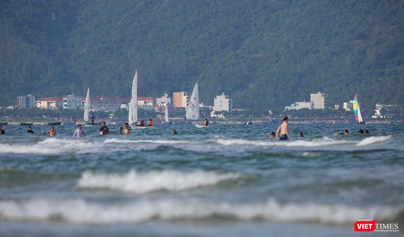 Một góc bãi biển du lịch Đà Nẵng