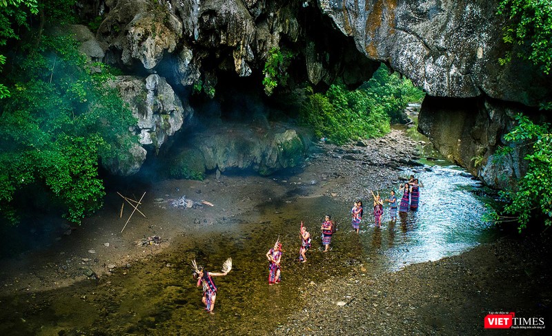 Hang Gợp ngày xưa (ảnh Trọng Khang)