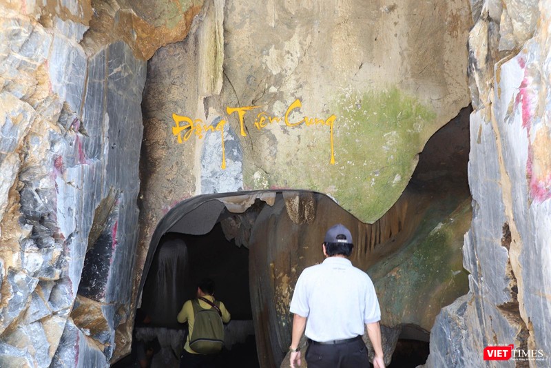 Khối thạch nhũ được chủ đầu tư điêu khắc, &quot;đặt tên&quot;