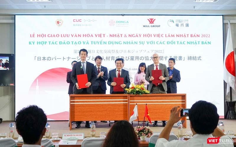 Ký kết hợp tác trực tiếp và trực tuyến giữa ĐH Đông Á và các đối tác về chương trình internship và làm việc tại Nhật cho sinh viên các ngành trong khuôn khổ sự kiện