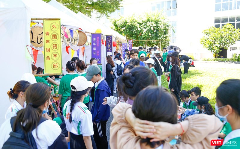 Sinh viên hứng thú với các hoạt động giao lưu văn hoá, ẩm thực