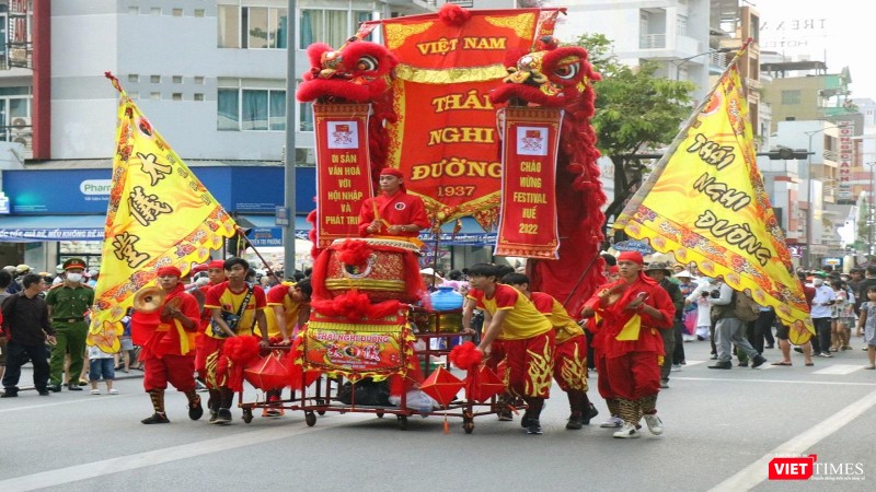 Lân sư trình diễn