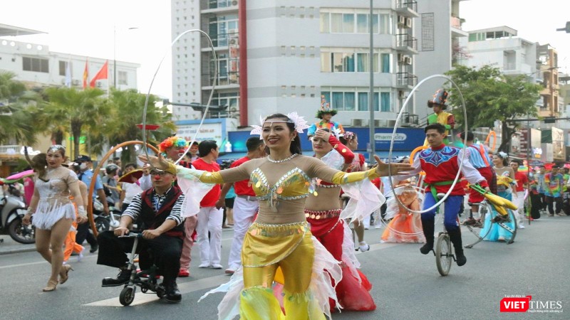 Màn trình diễn ấn tượng của các nghệ sĩ xiếc