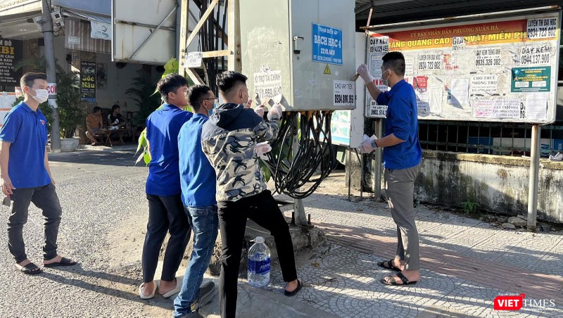 Lực lượng Đoàn Thanh niên ra quân xoá, gỡ quảng cáo rao vặt sai quy định