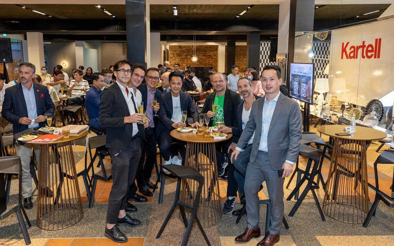 Ông Lê Trần Hồng Phúc - Phó Tổng Giám đốc Tài chính Đất Xanh Miền Trung (phải) cùng các đối tác danh tiếng tại sự kiện. Ông Lê Trần Hồng Phúc - Phó Tổng Giám đốc Tài chính Đất Xanh Miền Trung (phải) cùng các đối tác danh tiếng tại sự kiện.