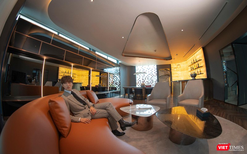 Điểm nhấn của phong cách sống xa hoa tại căn biệt thự siêu sang này là phòng Relax hạng President với không thư giãn, tận hưởng tinh tế, thể hiện chất riêng của nam ca sĩ.