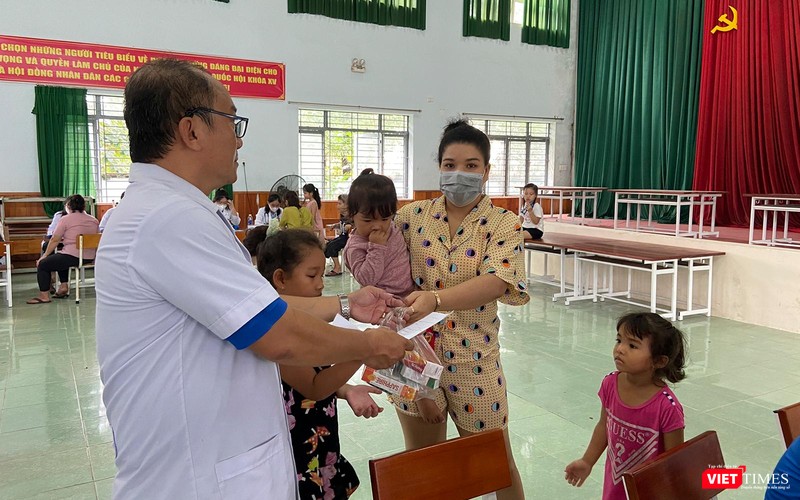 Trẻ em được cấp phát thuốc miễn phí