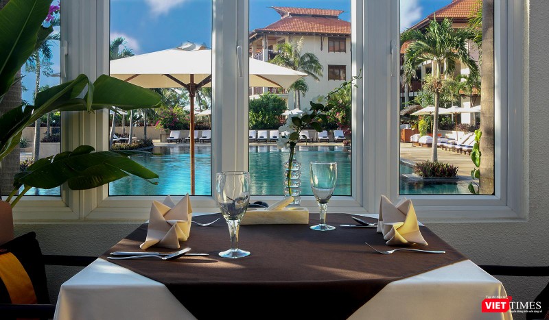 Một góc nhà hàng sang trọng tại Khu nghỉ dưỡng Furama Đà Nẵng Một góc nhà hàng sang trọng tại Khu nghỉ dưỡng Furama Đà Nẵng