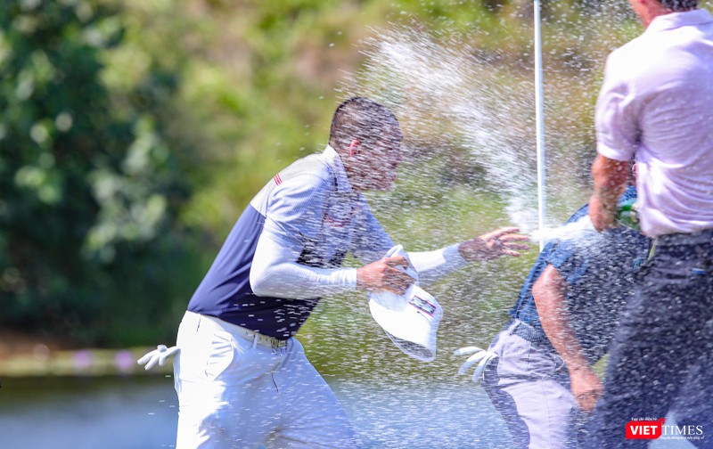 Pha ăn mừng truyền thống dành cho Chen Guxin