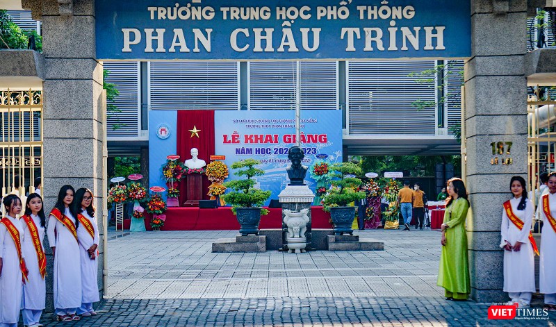 Trường THPT Phan Châu Trinh (Đà Nẵng) trong ngày Khai giảng năm học 2022-2023 Trường THPT Phan Châu Trinh (Đà Nẵng) trong ngày Khai giảng năm học 2022-2023