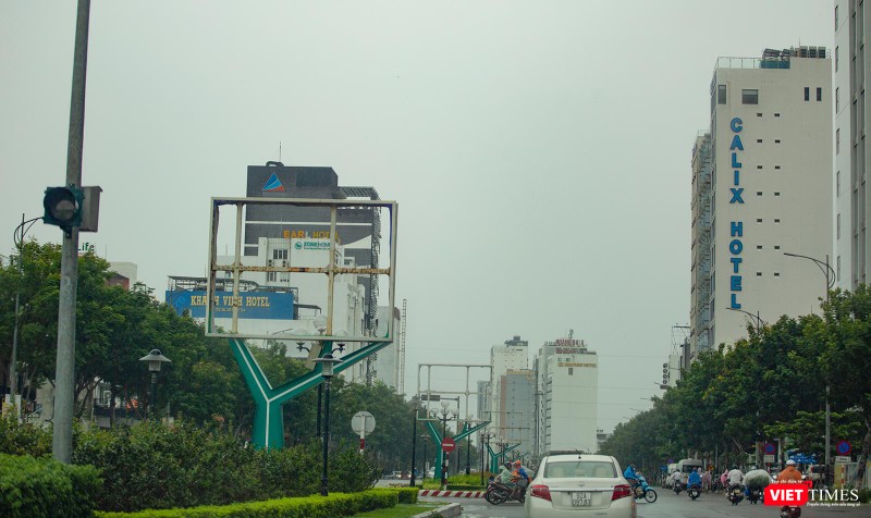 Các bảng quảng cáo ngoài trời đã được tháo dỡ Các bảng quảng cáo ngoài trời đã được tháo dỡ