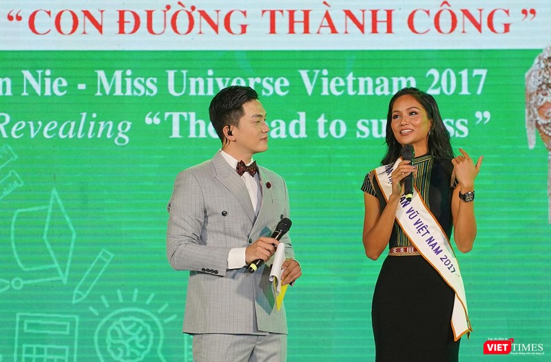 Hoa hậu H’Hen Niê chia sẻ những câu chuyện nghị lực bản thân Hoa hậu H’Hen Niê chia sẻ những câu chuyện nghị lực bản thân