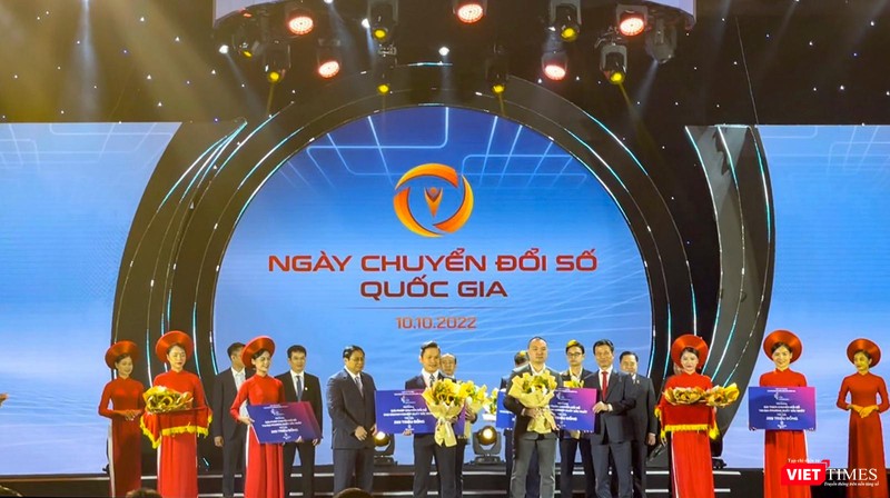 Quang cảnh lễ trao giải trong tại sự kiện Ngày Chuyển đổi đổi số Quốc gia Quang cảnh lễ trao giải trong tại sự kiện Ngày Chuyển đổi đổi số Quốc gia