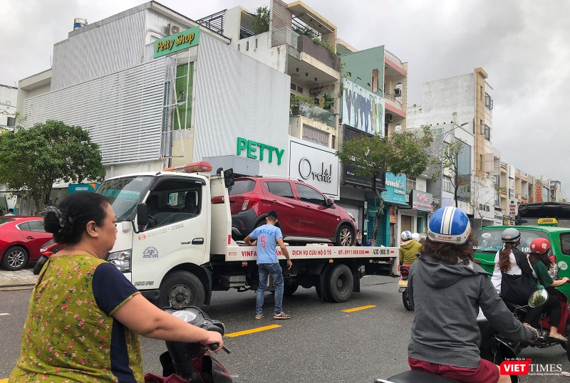 Cứu hộ làm hết công suất vẫn không đáp ứng được nhu cầu khi lượng xe chết máy quá lớn