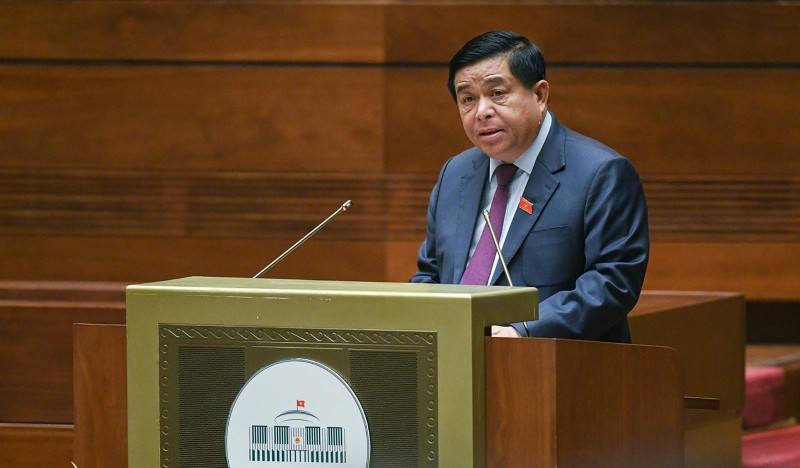 Bộ trưởng Bộ KH&ĐT Nguyễn Chí Dũng trình bày dự án Luật Đấu thầu (sửa đổi) tại kỳ họp Quốc hội (ảnh SKĐS) Bộ trưởng Bộ KH&ĐT Nguyễn Chí Dũng trình bày dự án Luật Đấu thầu (sửa đổi) tại kỳ họp Quốc hội (ảnh SKĐS)