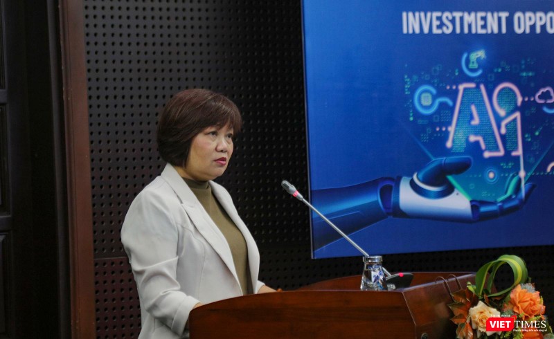 Bà Huỳnh Liên Phương - Giám đốc Ban Xúc tiến và Hỗ trợ đầu tư TP Đà Nẵng phát biểu tại sự kiện Bà Huỳnh Liên Phương - Giám đốc Ban Xúc tiến và Hỗ trợ đầu tư TP Đà Nẵng phát biểu tại sự kiện
