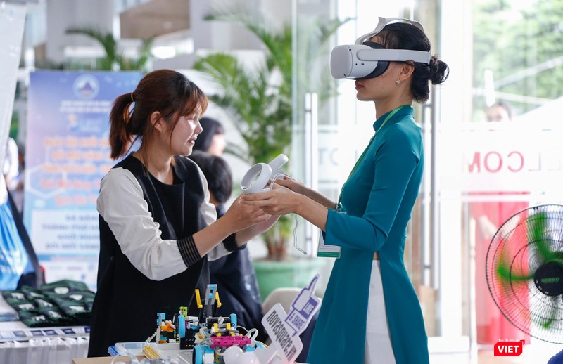 Trải nghiệm công nghệ không gian ảo tại SURF Da Nang 2022