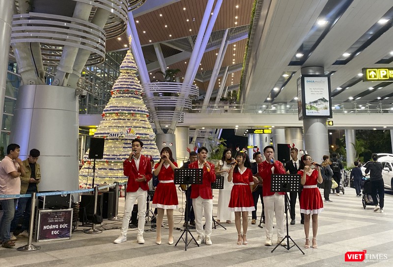 Biểu diễn âm nhạc tại ga đến