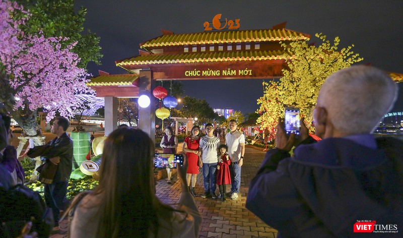 Đường hoa xuân Bạch Đằng