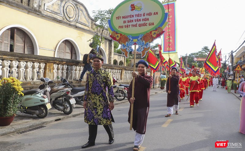 Diễu hành đón nhận danh hiệu Di sản văn hóa phi vật thể Quốc gia đối với lễ hội Tết Nguyên tiêu tại Hội An