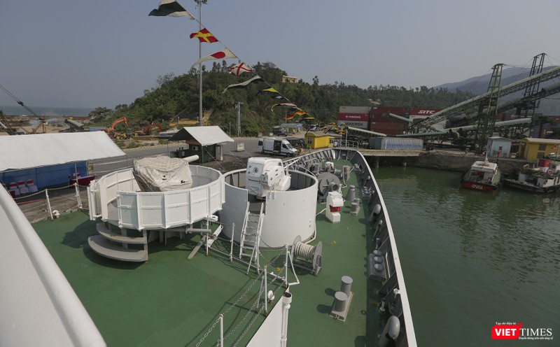 Mũi tàu nhìn từ cabin