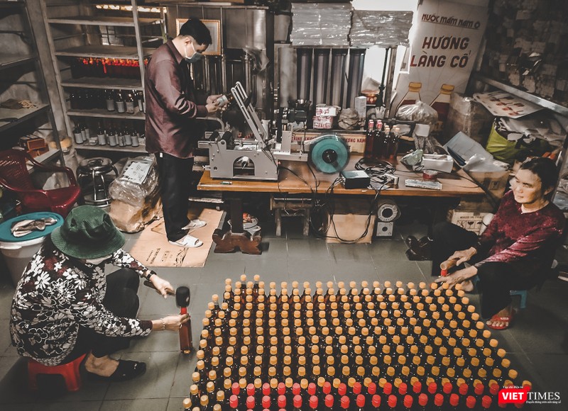 Nước mắm Nam Ô được đóng chai và xuất đi muôn nơi