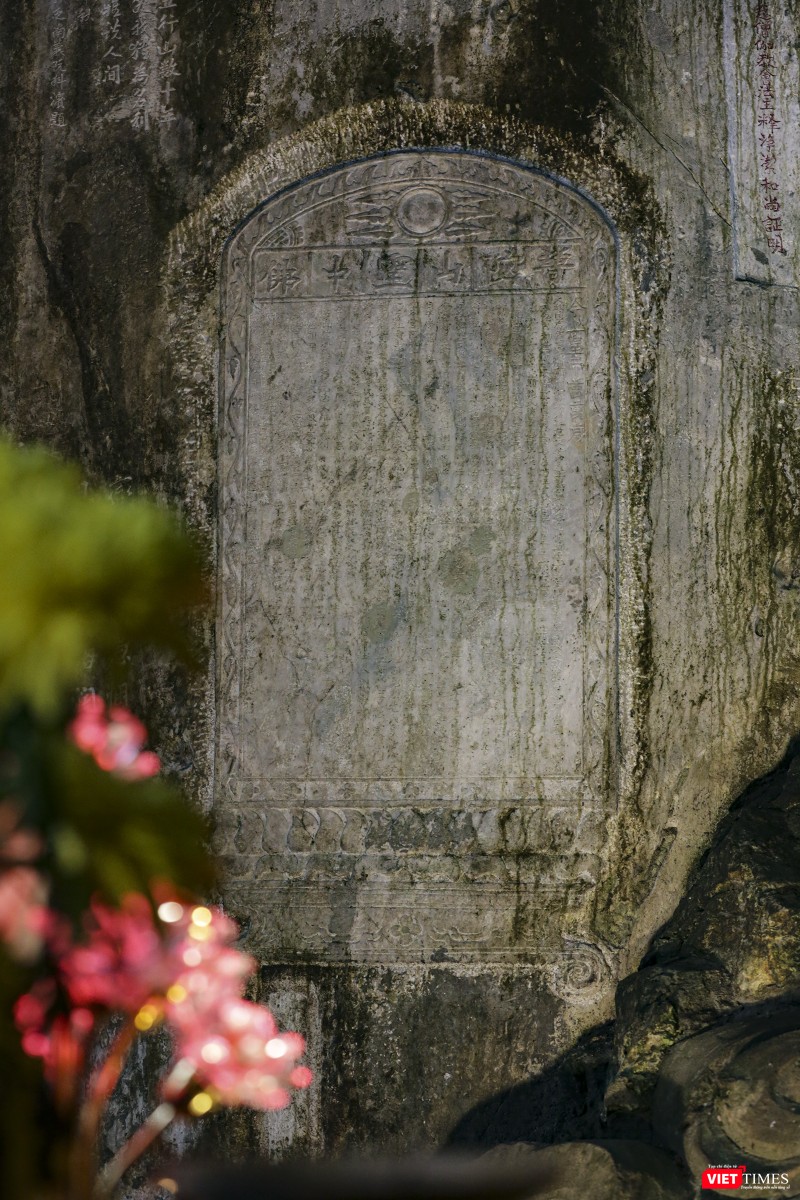 Thông tin quý giá về diện mạo, vẻ đẹp nguyên thủy của danh thắng Ngũ Hành Sơn - một vùng thắng tích được mệnh danh là “Nam châu đệ nhất danh thắng”; địa danh địa phương, bổ sung cho các tài liệu cổ như Ô châu cận lục và Phủ biên tạp lục cũng như các bộ địa chí của triều Nguyễn; địch sử hình thành và phát triển của Làng nghề đá mỹ nghệ Non Nước, các kỹ thuật điêu khắc đá thủ công đã không còn phổ biến cũng được các bia ma nhai lưu giữ.