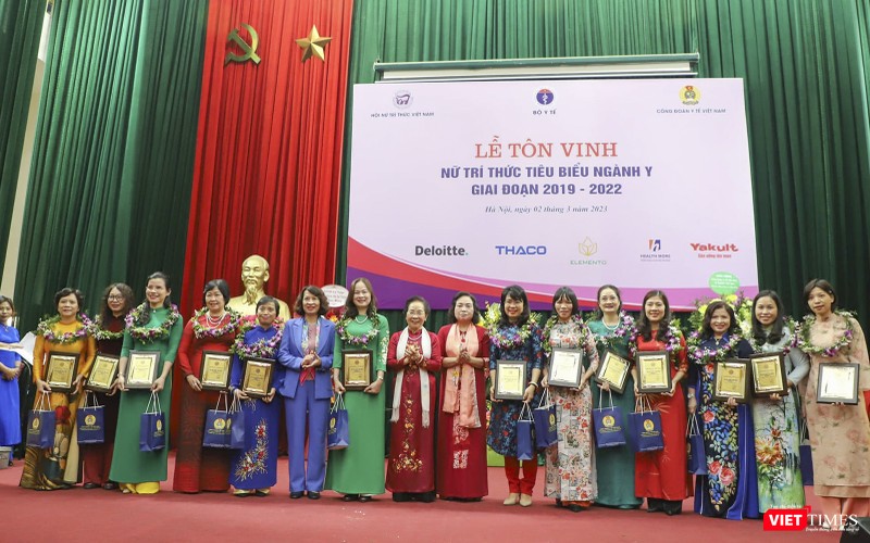 Các nữ trí thức tiêu biểu ngành y được vinh danh tại buổi lễ với sự tham dự của Phó Thủ tướng Trần Hồng Hà Các nữ trí thức tiêu biểu ngành y được vinh danh tại buổi lễ với sự tham dự của Phó Thủ tướng Trần Hồng Hà