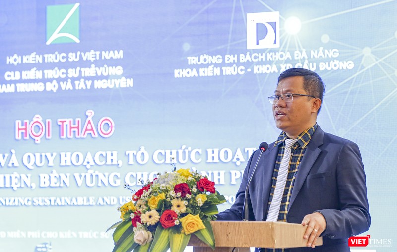 Ths.KTS Trần Phước Hoà Bình - Chủ nhiệm Câu lạc bộ KTS trẻ Vùng Nam Trung Bộ và Tây nguyên phát biểu tại hội thảo