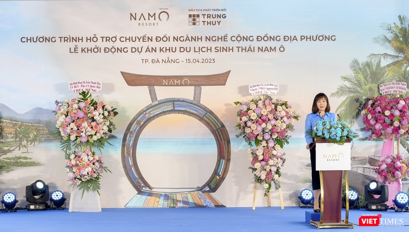 Bà Trương Thị Hồng Hạnh - Giám đốc Sở Du lịch Đà Nẵng - phát biểu tại chương trình Hỗ trợ chuyển đổi ngành nghề cộng đồng địa phương Bà Trương Thị Hồng Hạnh - Giám đốc Sở Du lịch Đà Nẵng - phát biểu tại chương trình Hỗ trợ chuyển đổi ngành nghề cộng đồng địa phương