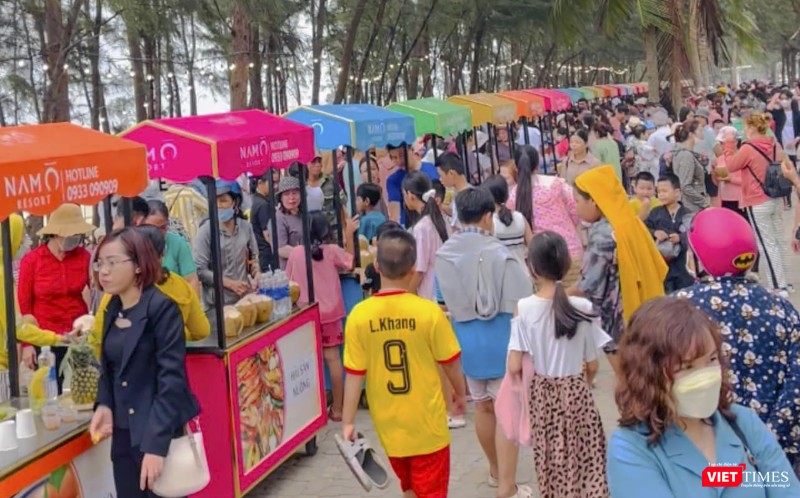 Tuyến phố ăn vặt tại đường Nguyễn Tất Thành do Tập đoàn Trung Thủy và UBND phường Hòa Hiệp Nam phối hợp tổ chức Tuyến phố ăn vặt tại đường Nguyễn Tất Thành do Tập đoàn Trung Thủy và UBND phường Hòa Hiệp Nam phối hợp tổ chức