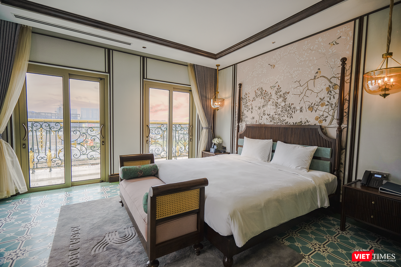 Tinh thần hoài niệm của thời đại Indochine được tái hiện trong mọi góc cạnh không gian nghỉ dưỡng cùng với hệ nội thất đẳng cấp quốc tế tạo ra một trải nghiệm nghỉ dưỡng đáng giá cho mỗi du khách.